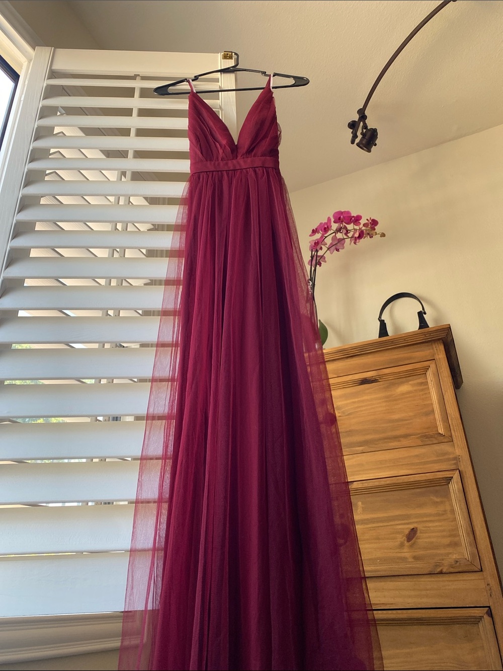 🌼 NWT Lulu’s Burgundy Tulle V-Neck Spaghetti Strap Maxi Gown Prom Dress